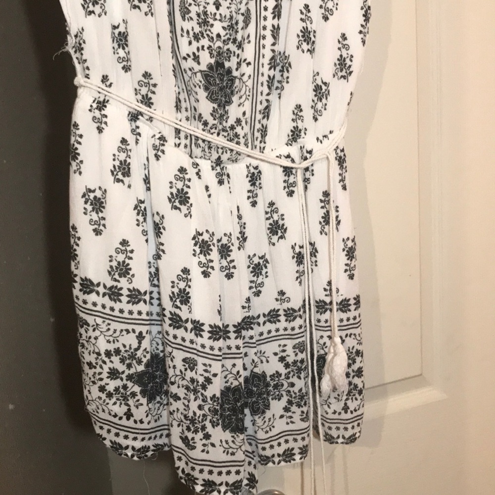 Romper - Picture 2 of 4